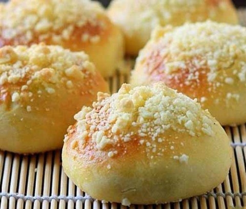 Сдобные булочки с начинкой.