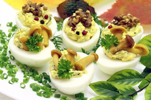 Пасхальные блюда: грибные фаршированные яйца