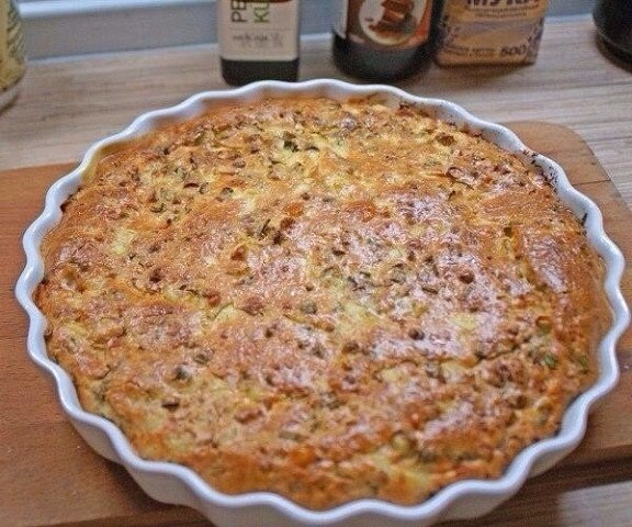 Предлагаю простой рецепт для пирога с практически любой начинкой. Я люблю с рыбкой, особенно семгой.