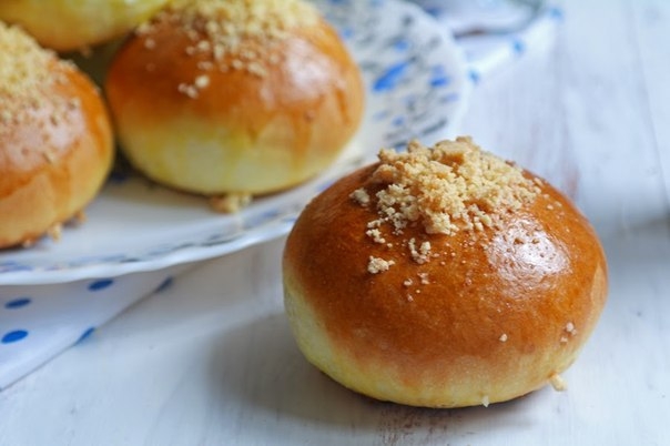 СДОБНЫЕ БУЛОЧКИ С ПОСЫПКОЙ
