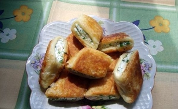 Пирожки с творогом на сковороде