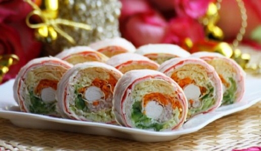 Лаваш с корейской морковкой и крабовыми палочками