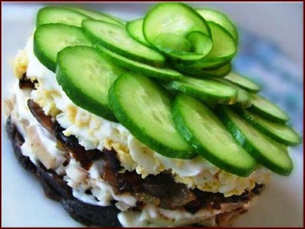 САЛАТ ВЕНЕЦИЯ С ЧЕРНОСЛИВОМ И КУРИЦЕЙ