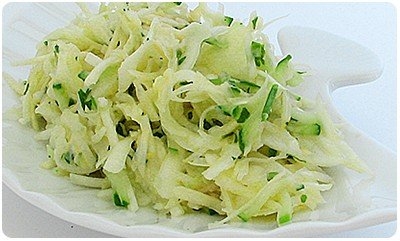 САЛАТ ИЗ КАПУСТЫ С ОГУРЦОМ, СЕЛЬДЕРЕЕМ И СЫРОМ