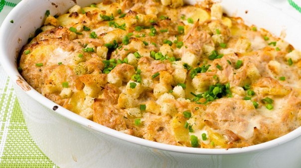 КАРТОФЕЛЬНАЯ ЗАПЕКАНКА С ТУНЦОМ И СУХАРИКАМИ
