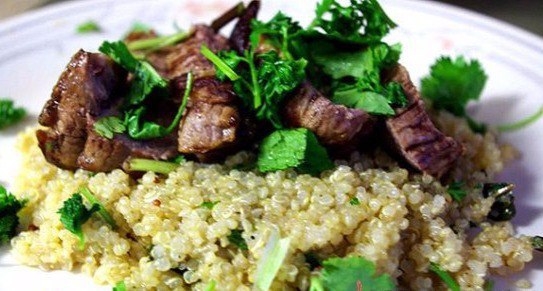 Запеченная баранина с кускусом и травами