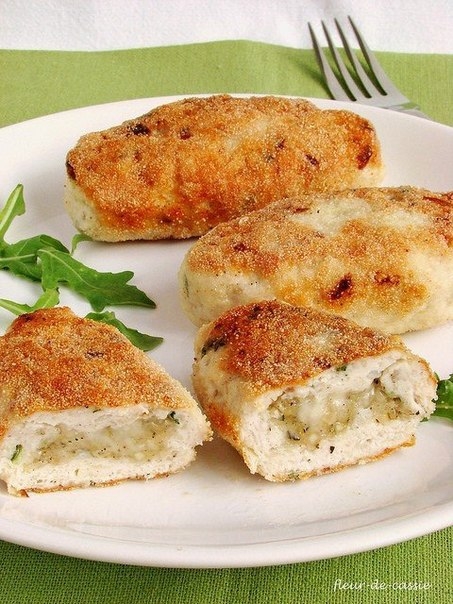 Куриные котлеты со сливочно-ореховой начинкой Куриные котлеты со сливочно-ореховой начинкой