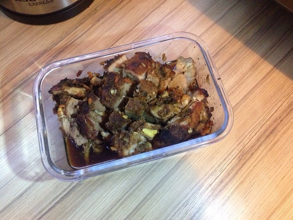 Свинина в рукаве с зеленью