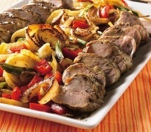 Свиная вырезка с пряными овощами.