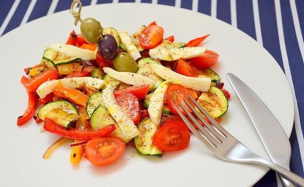 Салат из овощей-гриль с моцареллой