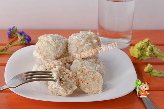 Куриные тефтели в сметане