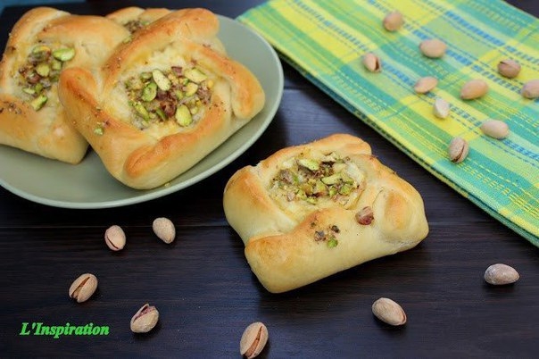 Сырные булочки с фисташками