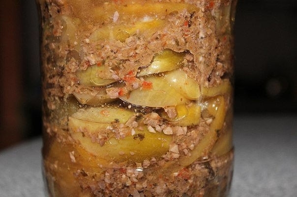 Зеленые помидоры в ореховом маринаде.