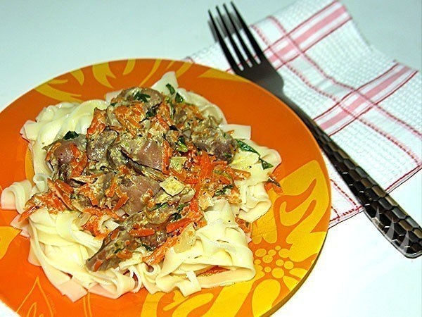 Куриные желудки, тушенные со сметаной Куриные желудки, тушенные со сметаной