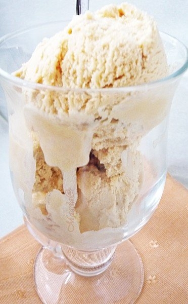 Карамельное мороженое с солью от Jeni Britton Bauer Карамельное мороженое с солью от Jeni Britton Bauer