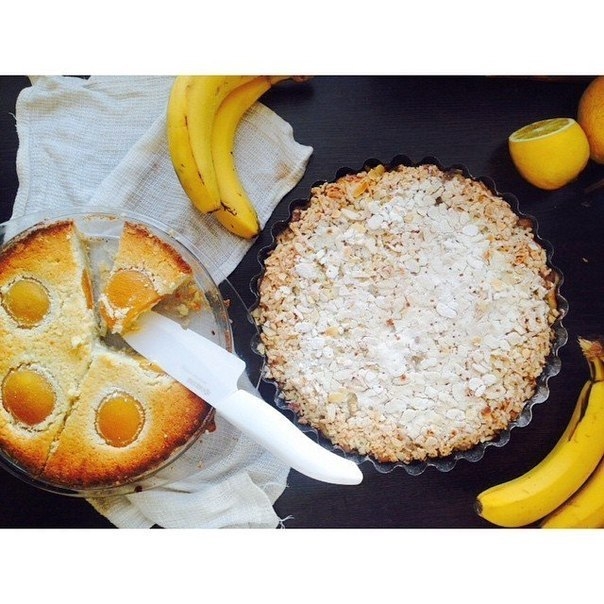 Тарт с творожно-абрикосовой начинкой и яблочно-банановой