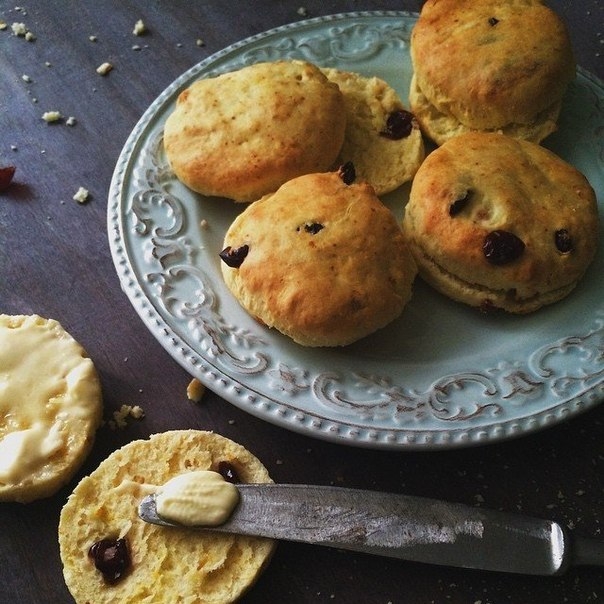 Сконы с вишней и апельсином