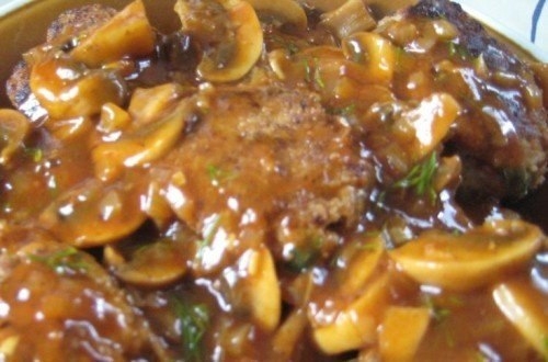 Котлетки из говядины с соусом «Охотничий»