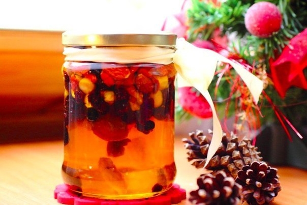 Мед с орехами и сухофруктами