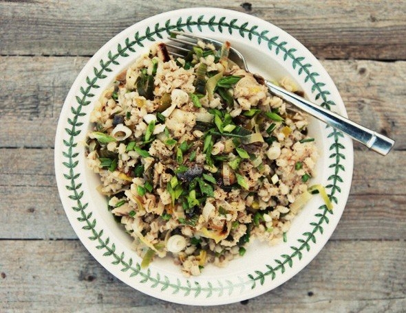 Перловка со скумбрией горячего копчения Перловка со скумбрией горячего копчения