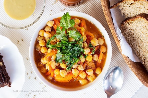 Нут с запеченными перцами