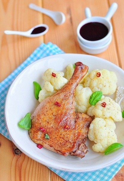 Утиная ножка лакированная в двух видах соевого соуса