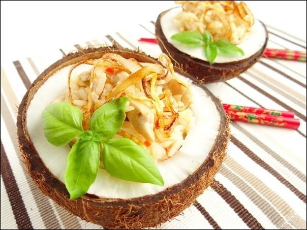 Острый рис с куриным филе по-тайски