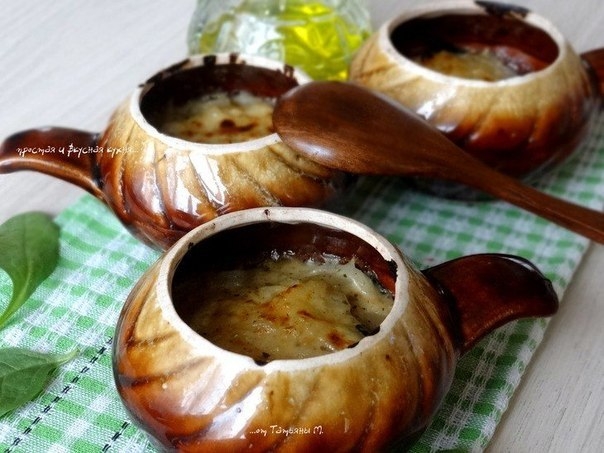 Курица с копчёным ароматом и молодым шпинатом под соусом бешамель