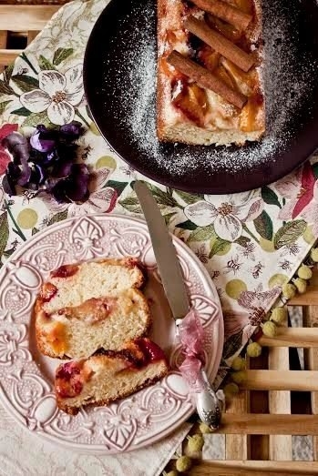 Кекс с карамелизированной сливой