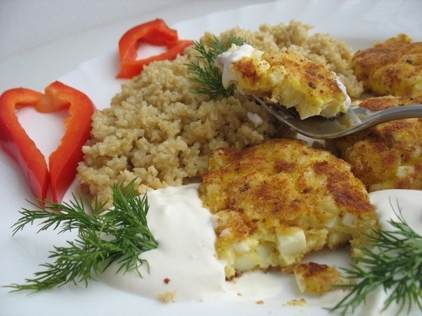 Обед по-украински: пшеничная каша с яичными сечениками Обед по-украински: пшеничная каша с яичными сечениками