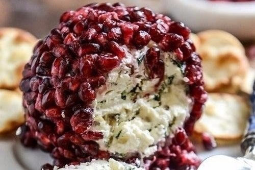 ЗАКУСКА «СЫРНЫЙ ШАР В ГРАНАТОВЫХ ЗЁРНАХ"