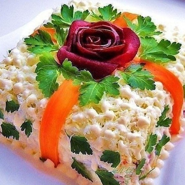 Салат "Вдохновение". Выкладываем слоями, каждый слой под майонезом, соль по вкусу.