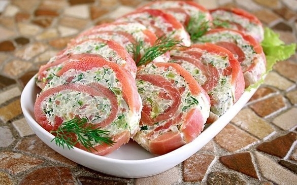 Рулеты из малосольного лосося