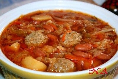 Борщ сибирский с фрикадельками и с фасолью. Борщ сибирский с фрикадельками и с фасолью.