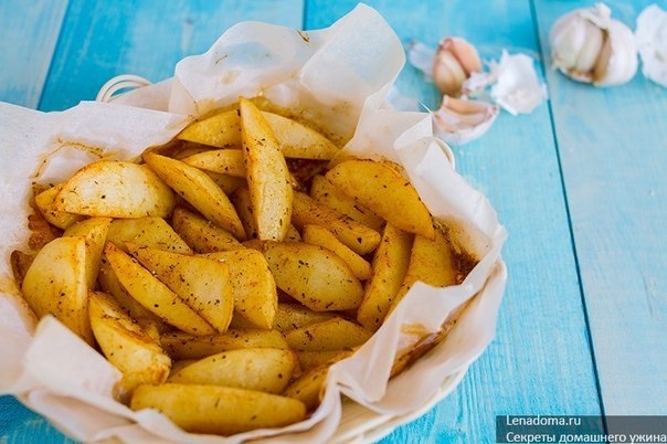 Запеченый картофель по-деревенски с паприкой и тимьяном