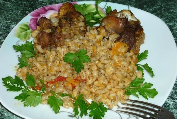 Перловая каша в горшочке.