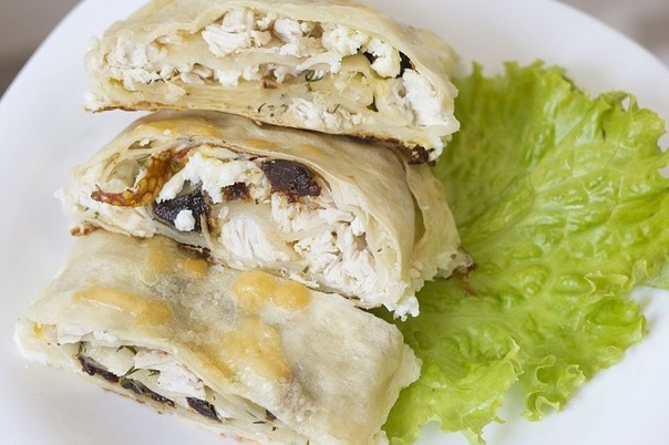 Запеканка из лаваша с курицей и черносливом Запеканка из лаваша с курицей и черносливом