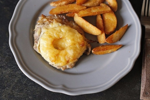 Свинина запеченная с ананасами