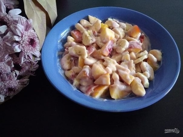 Салат из нектарина и банана Салат из нектарина и банана