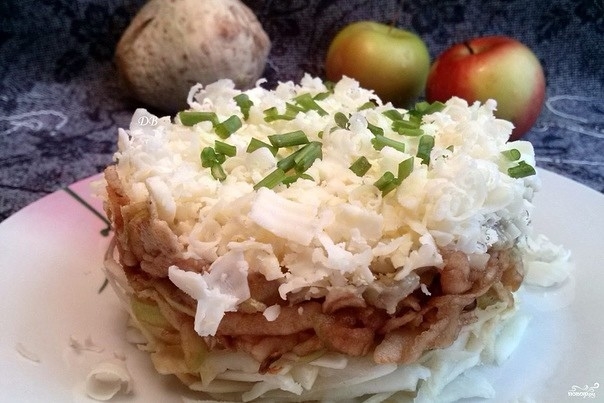 Салат с сельдереем и яблоком Салат с сельдереем и яблоком