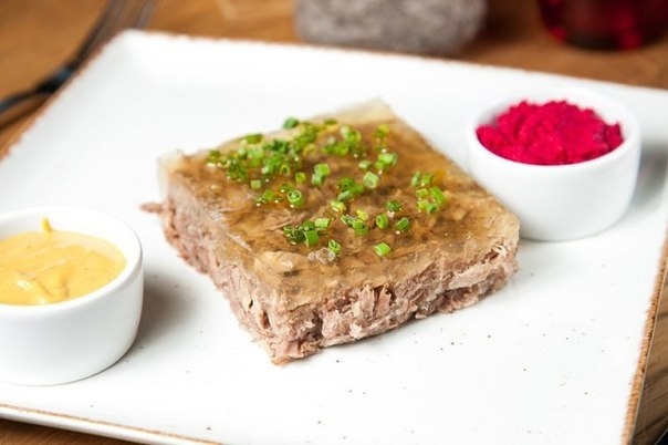 Ароматный холодец из говядины с хреном и горчицей