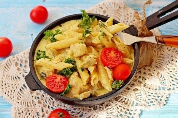 Вкусный рецепт пасты с курицей и грибами под сырным соусом