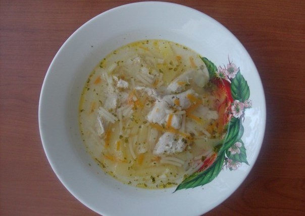 Диетический суп из куриных грудок.