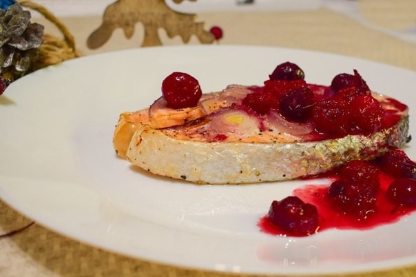 Семга в клюквенном соусе