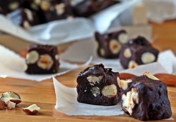 Мягкий шоколадный фадж с орехами