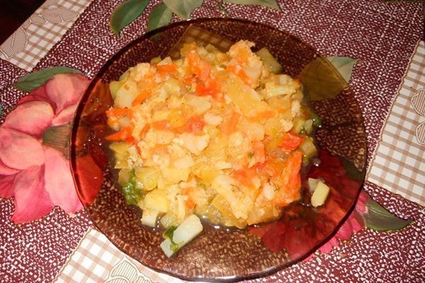 Рагу с цветной капустой и картошкой.