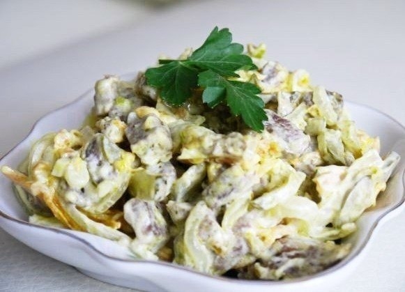 "Салат из говядины с овощами"