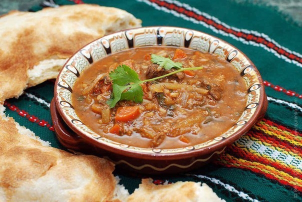 Суп с говядиной и рисом.