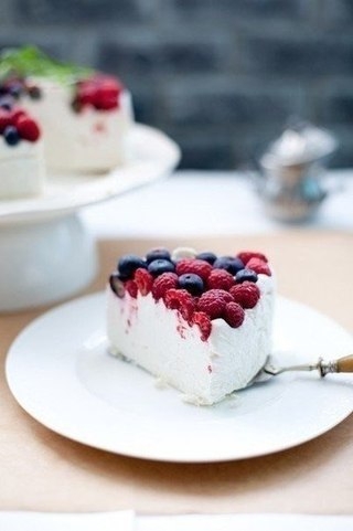 "Творожный мусс с ягодами (торт)"