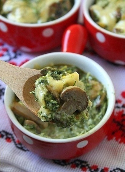 "Жульен с грибами и шпинатом"